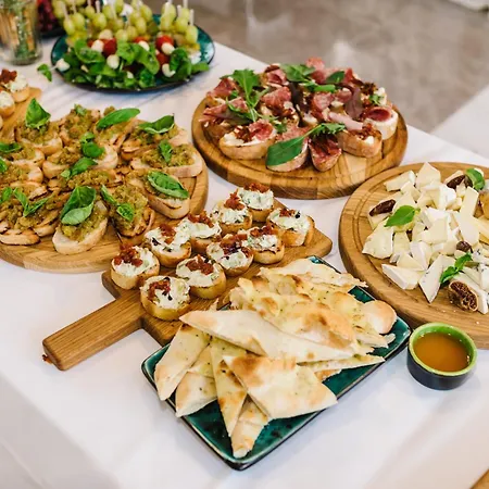 Noir - Free Brunch & Breakfast Until 13-00 - Vicinissimi A Mirabilandia 4* 밀라노마리티마