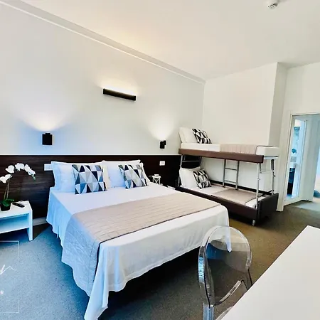 Noir - Free Brunch & Breakfast Until 13-00 - Vicinissimi A Mirabilandia Ξενοδοχείο Μιλάνο Μαριτίμα