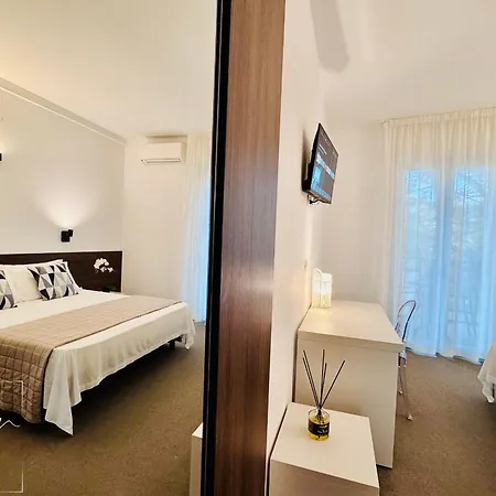 Noir - Free Brunch & Breakfast Until 13-00 - Vicinissimi A Mirabilandia 4* Μιλάνο Μαριτίμα