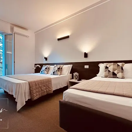 Noir - Free Brunch & Breakfast Until 13-00 - Vicinissimi A Mirabilandia 밀라노마리티마