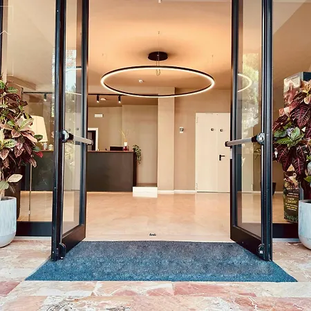 Noir - Free Brunch & Breakfast Until 13-00 - Vicinissimi A Mirabilandia Μιλάνο Μαριτίμα