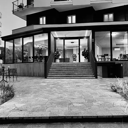 Hotel Noir - Free Breakfast & Brunch Until 13-00 - Vicinissimi A Mirabilandia