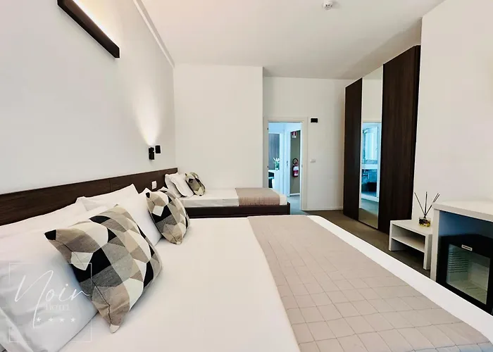 ホテル Noir - Free Brunch & Breakfast Until 13-00 - Vicinissimi A Mirabilandia ミラノ・マリッティマ