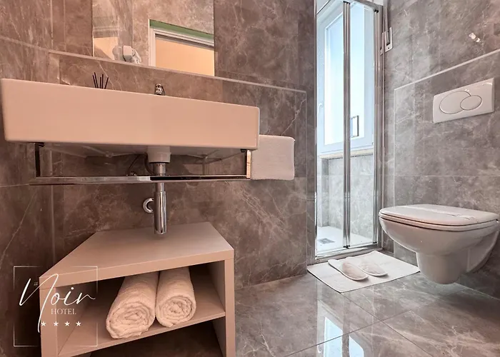 Noir - Free Brunch & Breakfast Until 13-00 - Vicinissimi A Mirabilandia ホテル