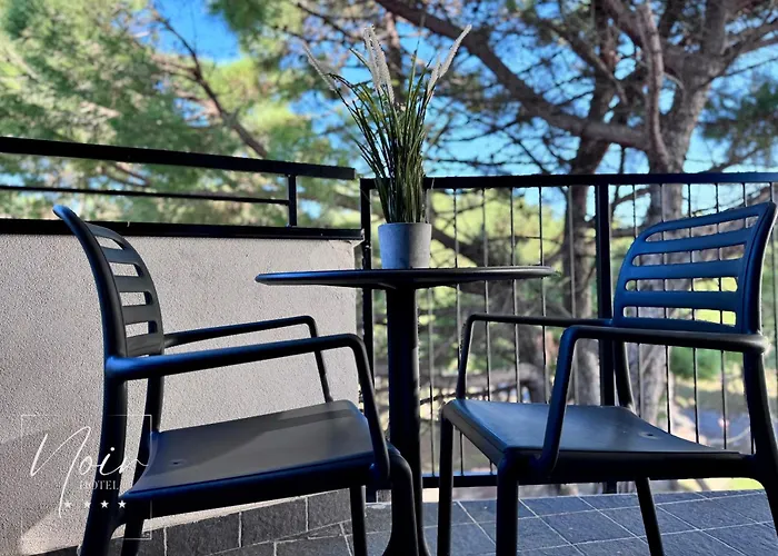 Noir - Free Brunch & Breakfast Until 13-00 - Vicinissimi A Mirabilandia ميلانو ماريتيما