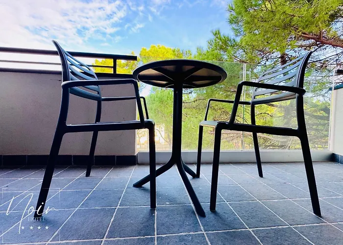 Noir - Free Brunch & Breakfast Until 13-00 - Vicinissimi A Mirabilandia Milano Marittima