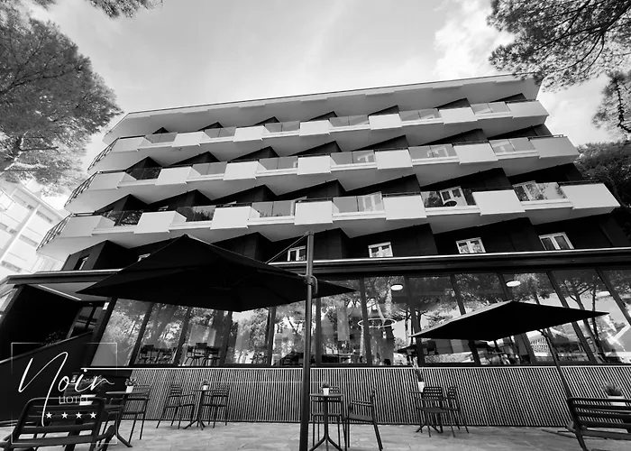 Noir - Free Brunch & Breakfast Until 13-00 - Vicinissimi A Mirabilandia ميلانو ماريتيما